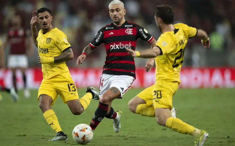 Peñarol e Flamengo se enfrentam nesta quinta-feira (26/9), às 19h (horário de Brasília), no jogo de volta das quartas de final da Copa Libertadores.